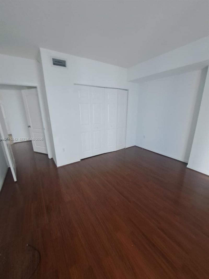 5091 NW 7th St, Unit 1007, Miami, FL 33126 Photo