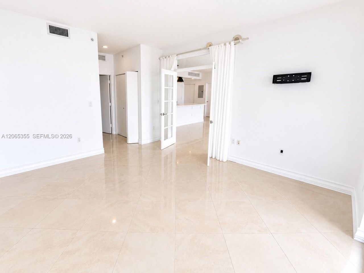 90 SW 3rd St , Unit 3106, Miami, FL 33130 Photo