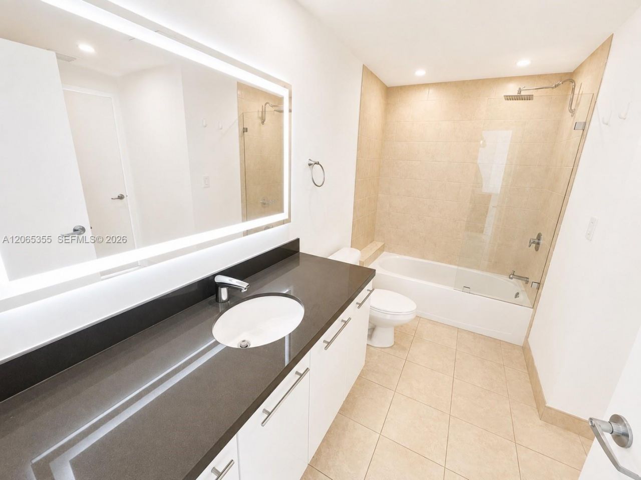 90 SW 3rd St , Unit 3106, Miami, FL 33130 Photo
