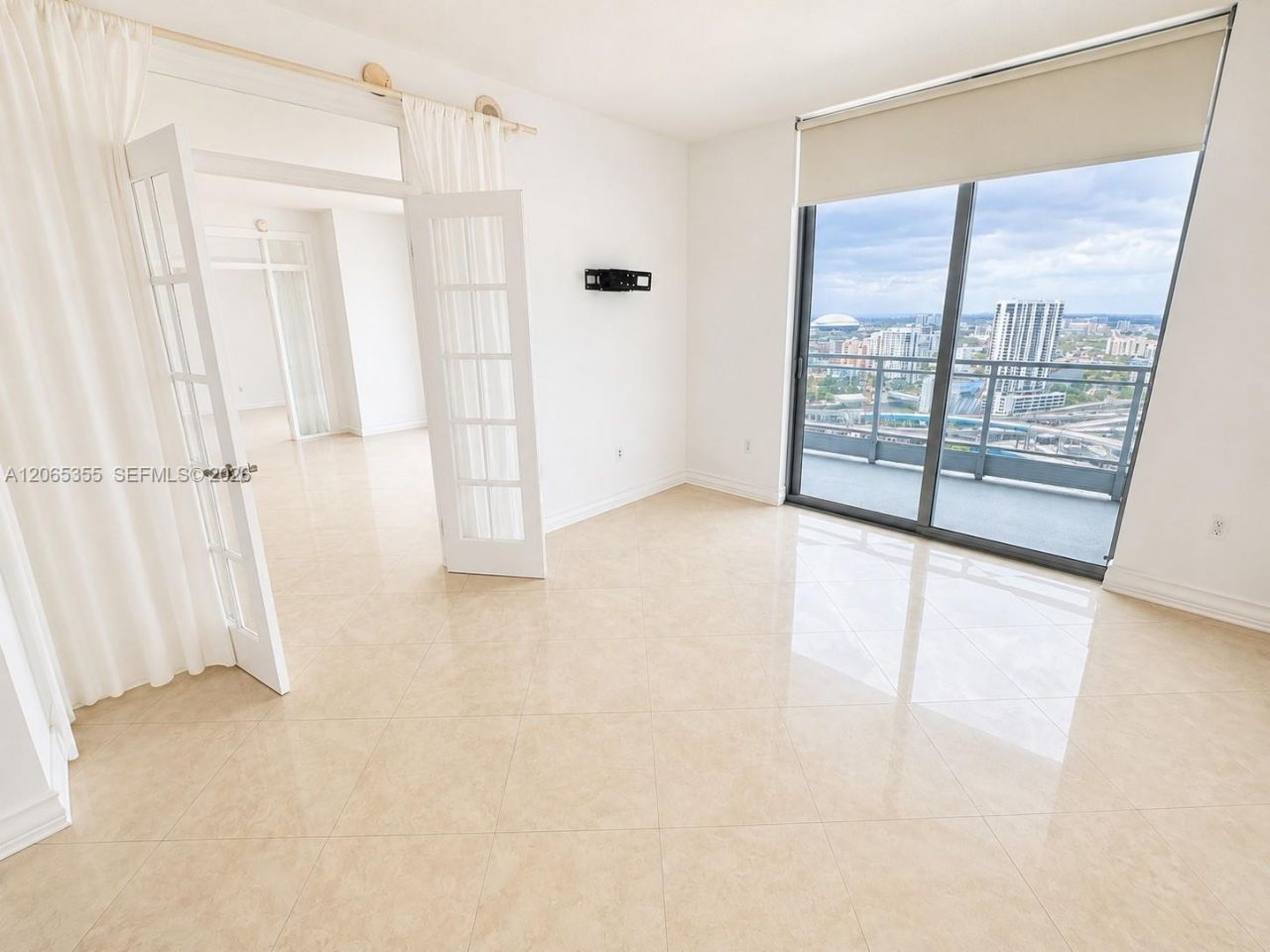 90 SW 3rd St , Unit 3106, Miami, FL 33130 Photo