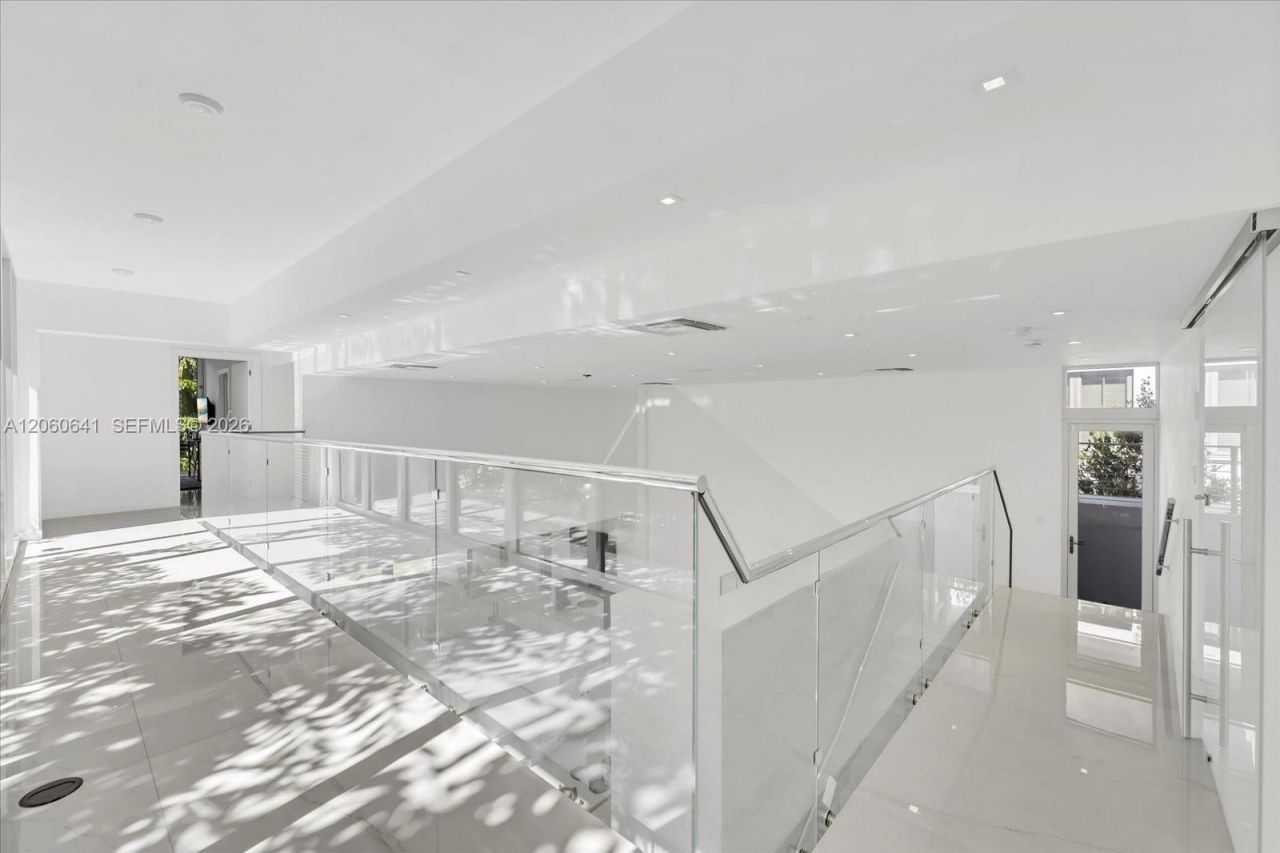 7830 Atlantic Way , Miami Beach, FL 33141 Photo