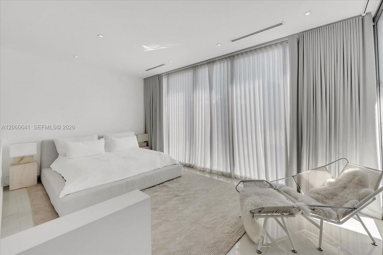 7830 Atlantic Way , Miami Beach, FL 33141 Photo