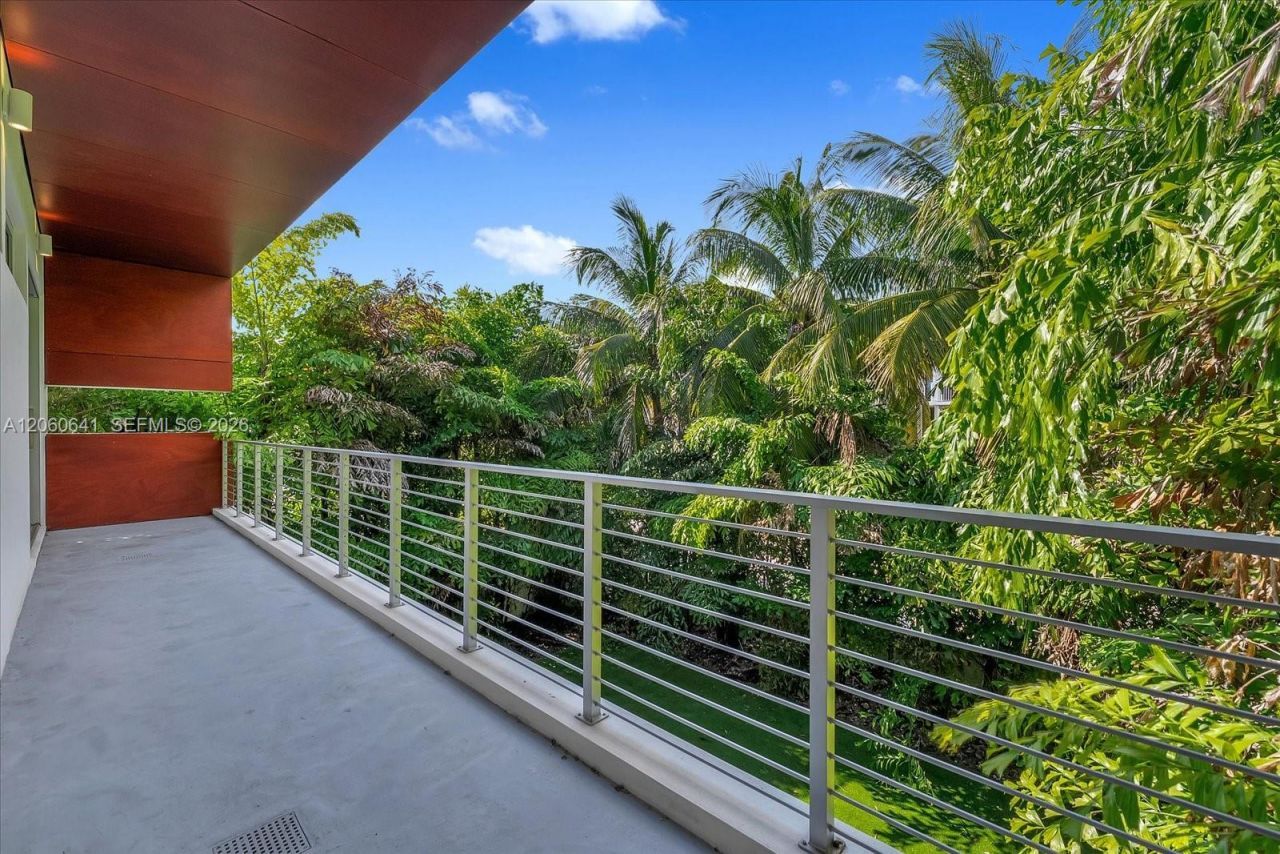 7830 Atlantic Way , Miami Beach, FL 33141 Photo