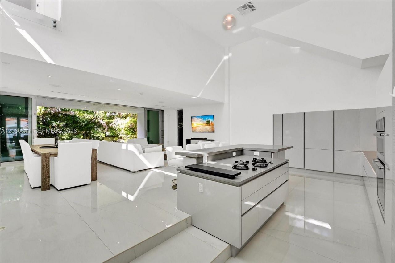 7830 Atlantic Way , Miami Beach, FL 33141 Photo