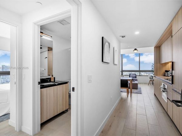 225 N Miami Ave, Unit PH-3712, Miami, FL 33128