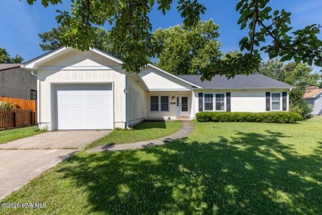 2039 Hunters Ridge Drive, Midway Park, NC 28544 Main Photo