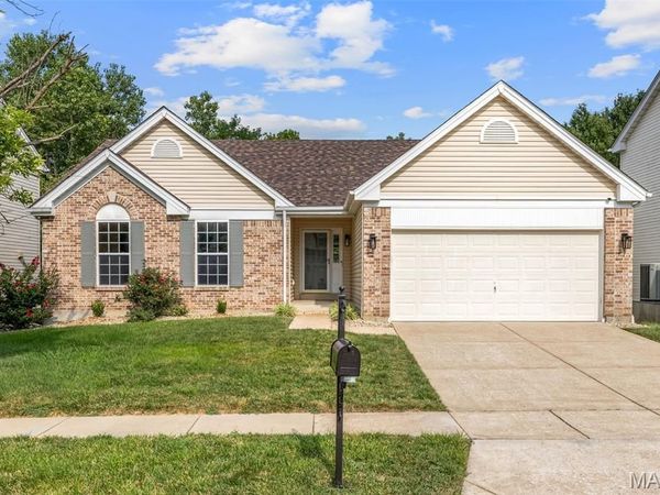 408 Coventry Trail Lane, Maryland Heights, MO 63043