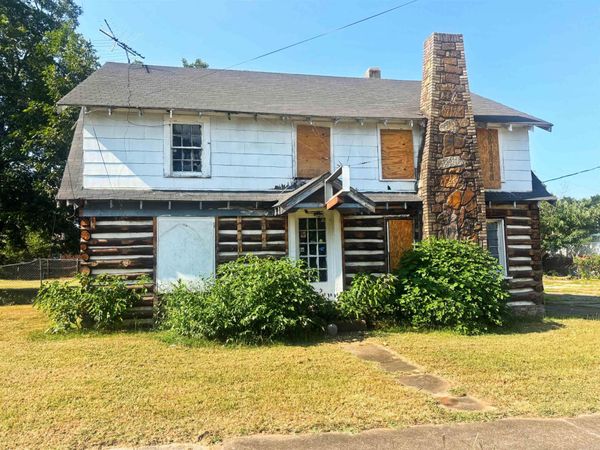 806 W Race Avenue , Searcy, AR 72143