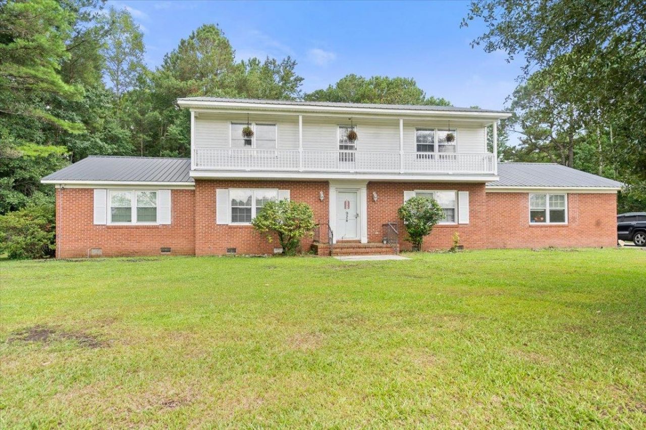 924 Tyler Rd. Photo 1