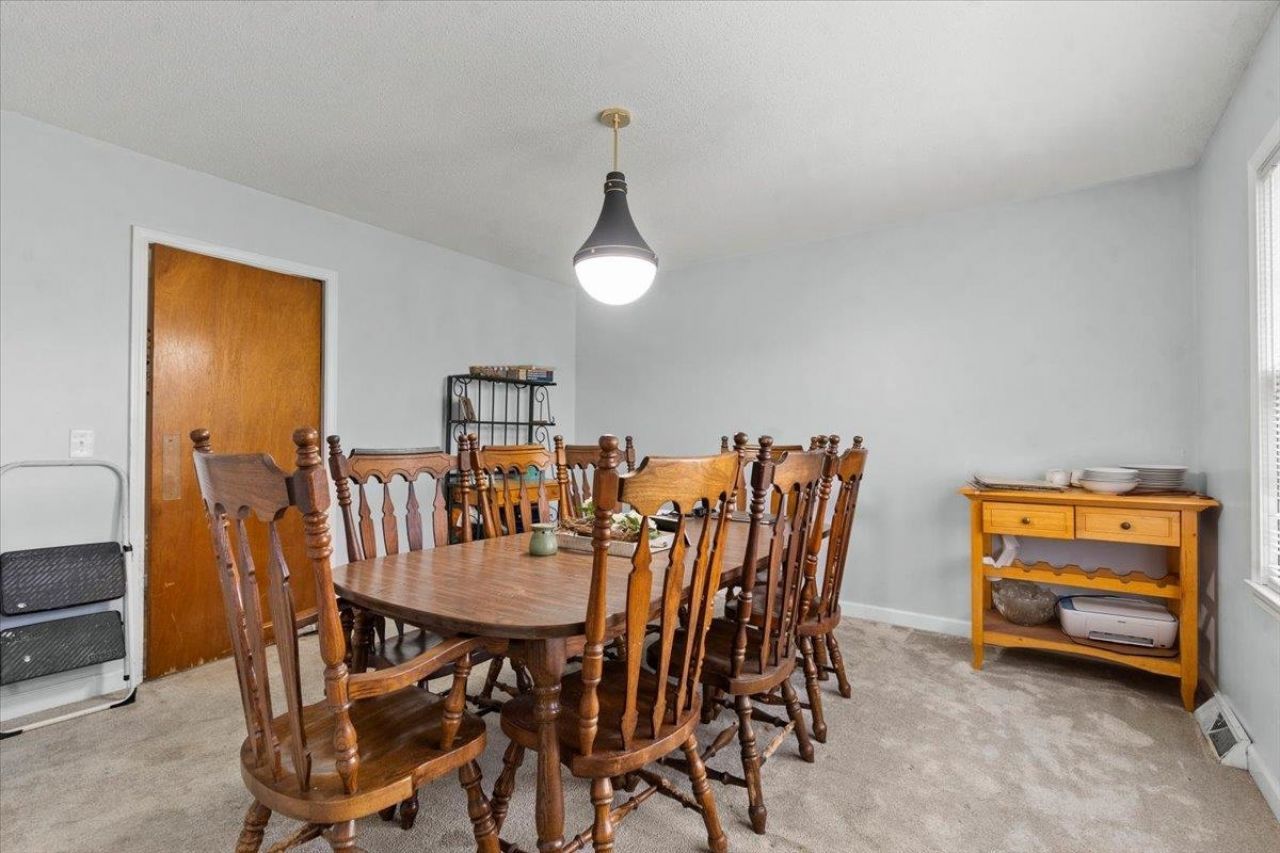 924 Tyler Rd. Photo 10