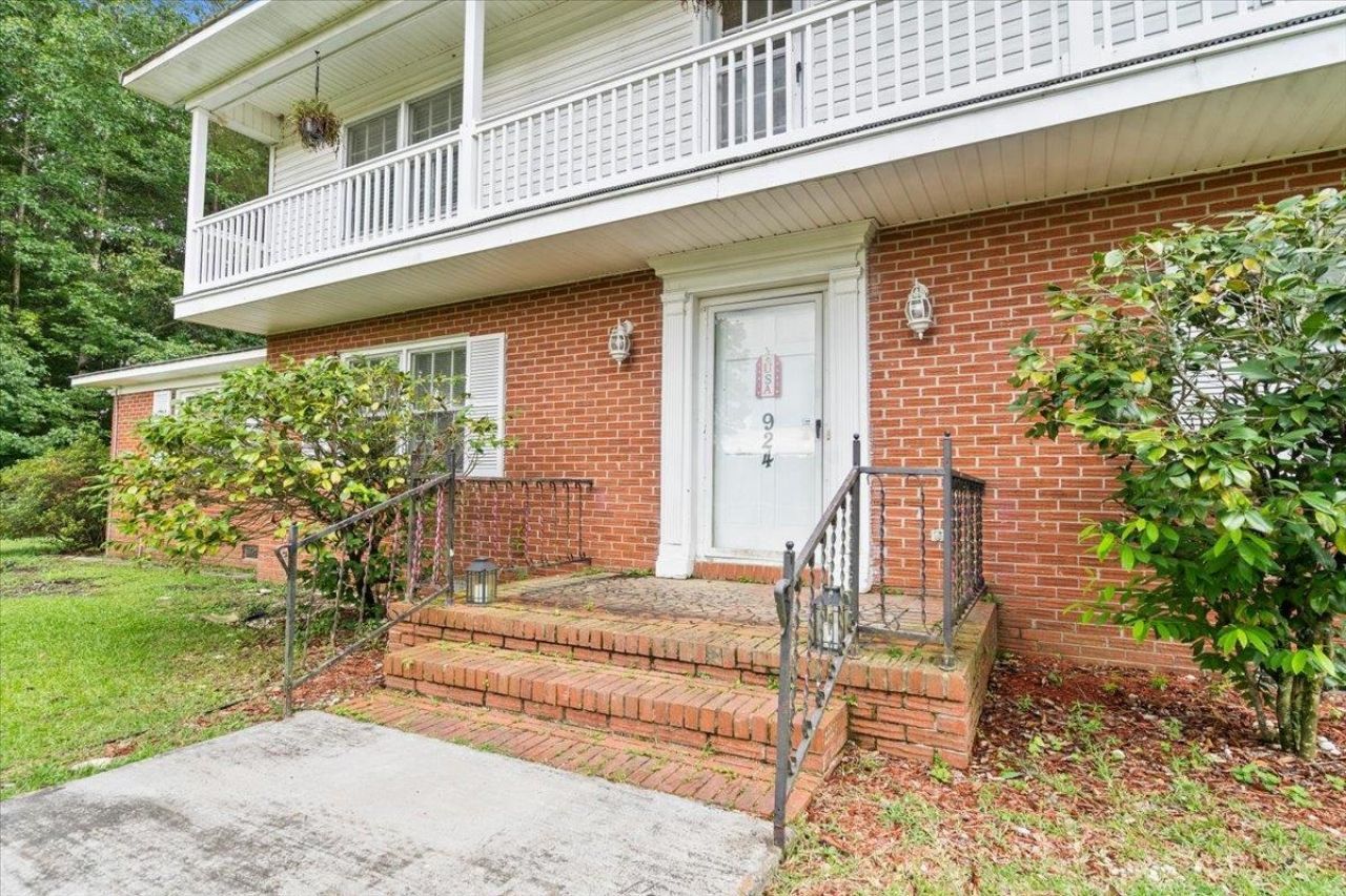 924 Tyler Rd. Photo 2