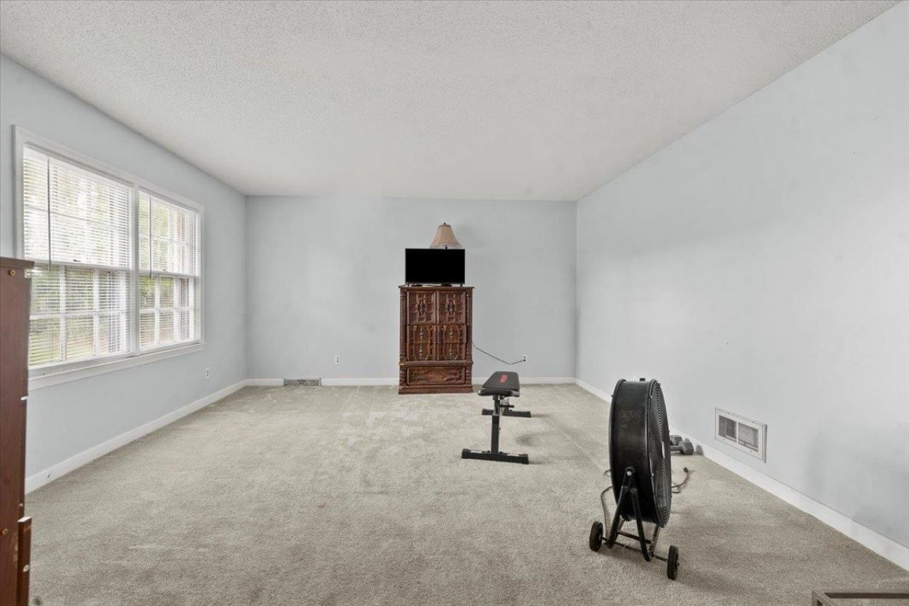 924 Tyler Rd. Photo 8