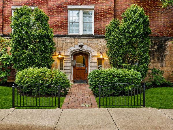 344 S Maple Avenue, Unit 2B, Oak Park, IL 60302