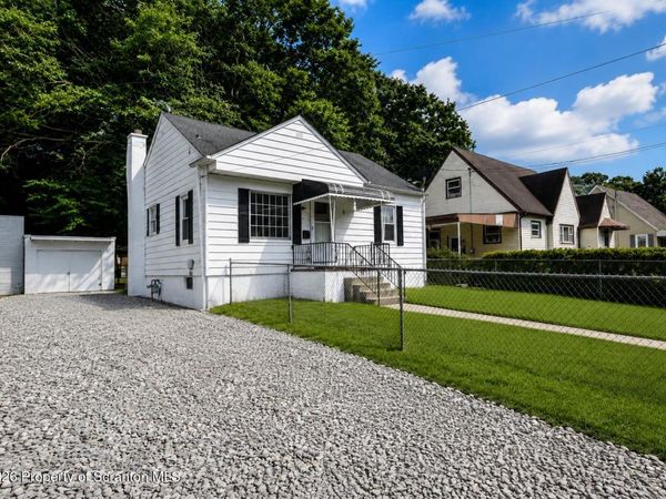 31 Salina Street, Moosic, PA 18507