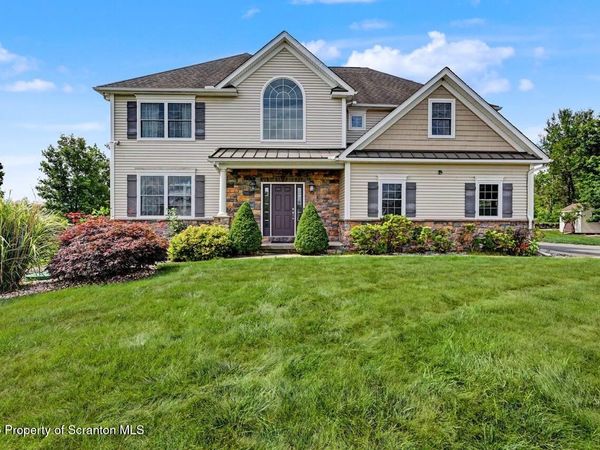 1002 Circle Green Drive , South Abington Twp, PA 18411
