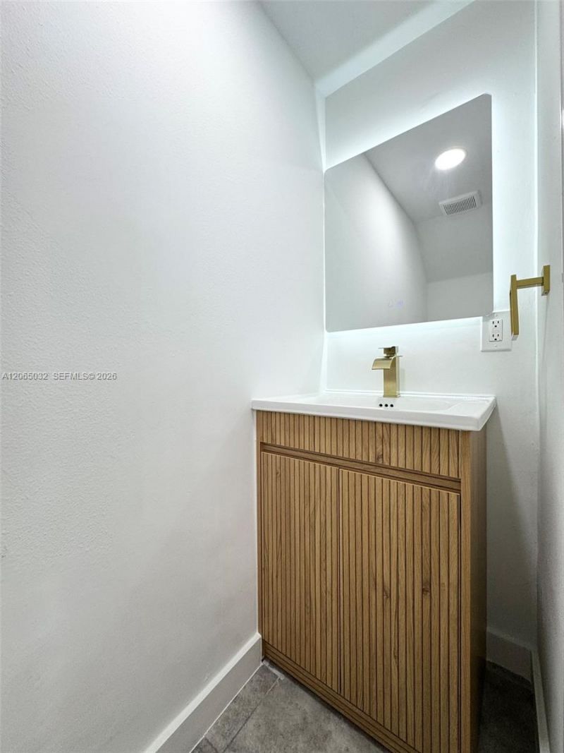 5580 W 26th Ct, Unit 209, Hialeah, FL 33016 Photo