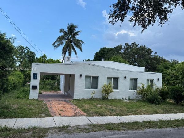470 NE 130th St , North Miami, FL 33161