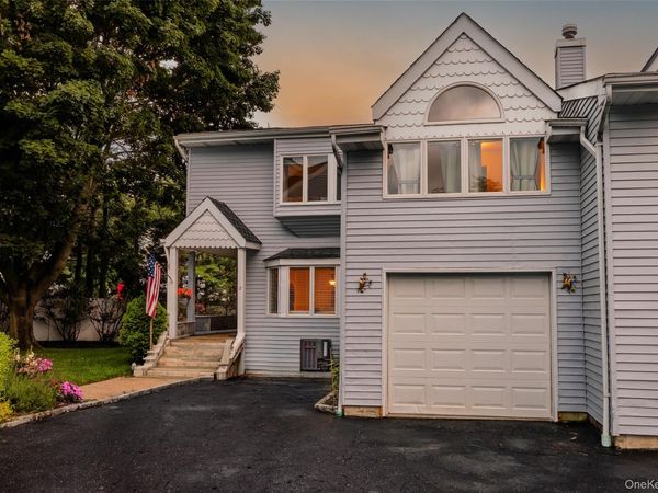 2 Windsor Court , Amityville, NY 11701