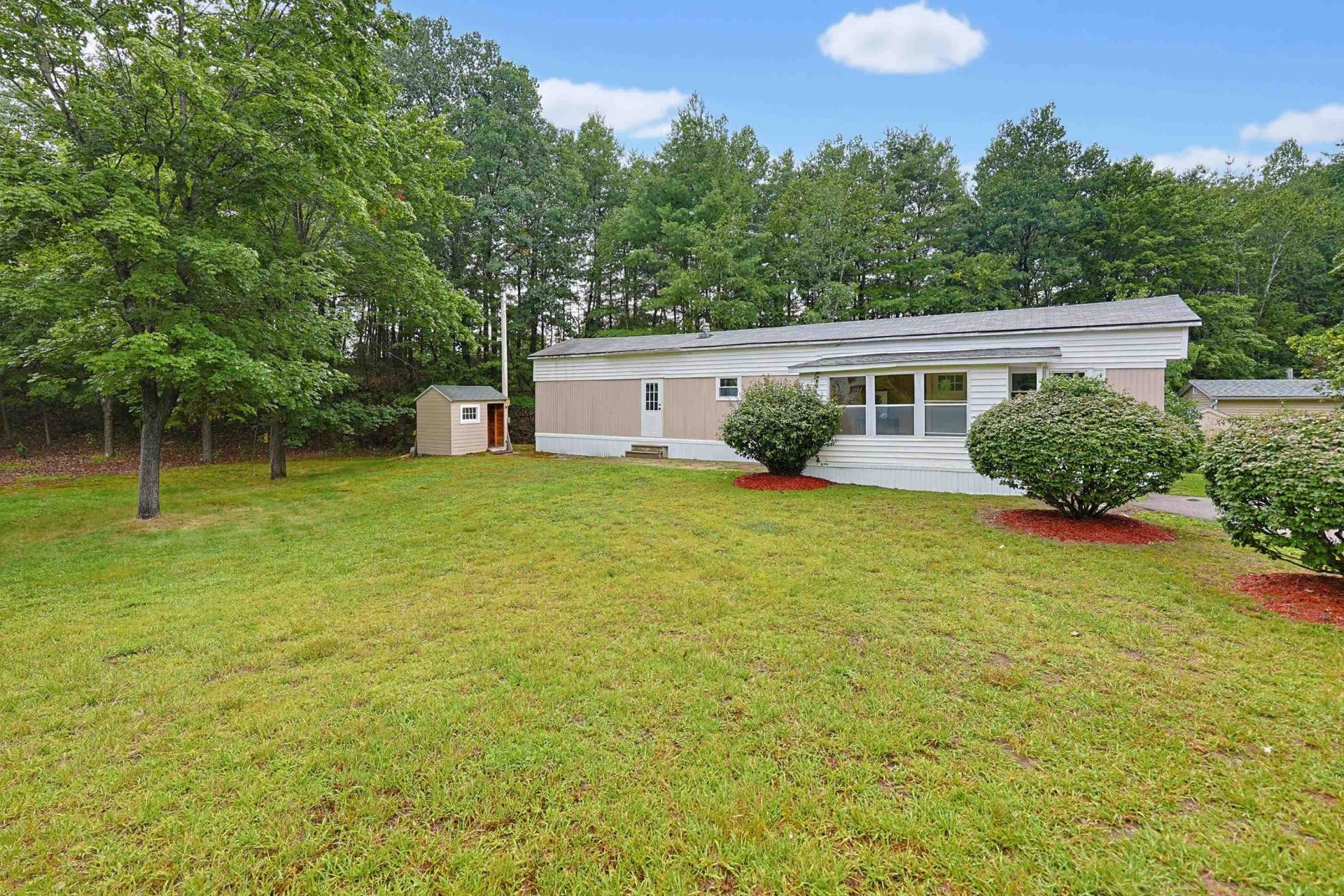 49 Ridgefield Drive, Nashua, NH 03062 Main Photo