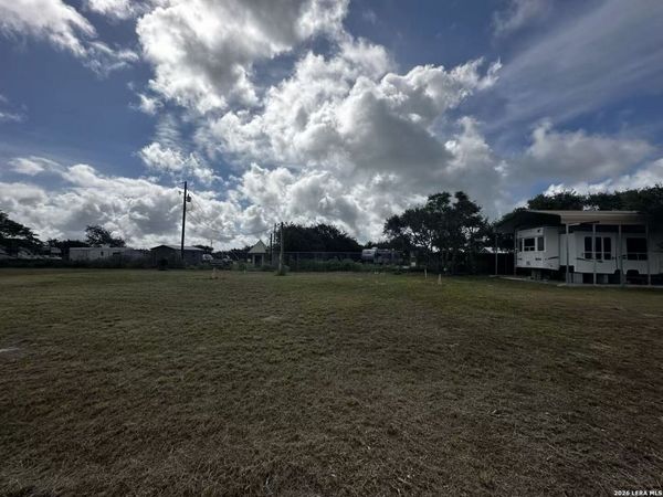 1321 W Moore Ave, Aransas Pass, TX 78336