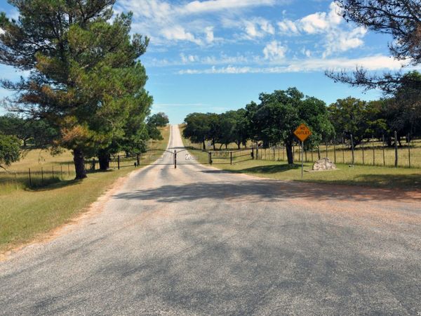 1775 Aviation Loop, Fredericksburg, TX 78624