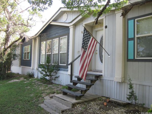 102 S Robin Hill View, Kerrville, TX 78028
