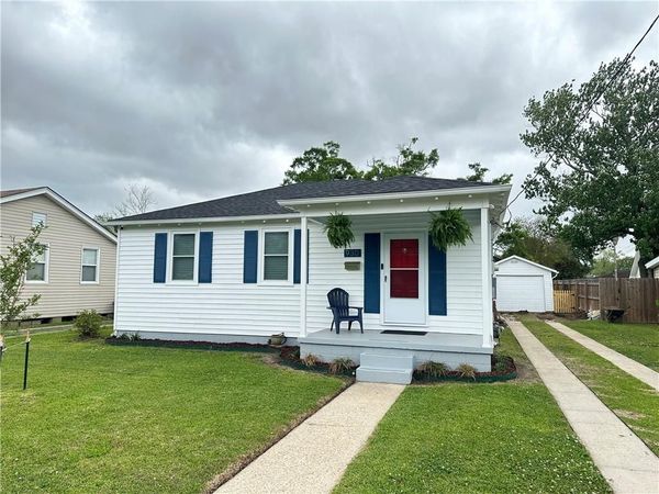 930 EVERGREEN Drive , Gretna, LA 70053