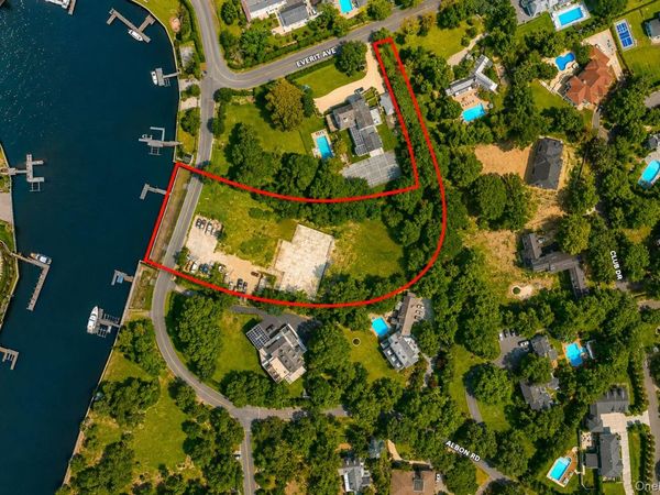 207 Everit Avenue , Hewlett, NY 11557