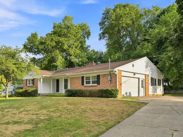 3501 Newcastle Drive SE, Grand Rapids, MI 49508