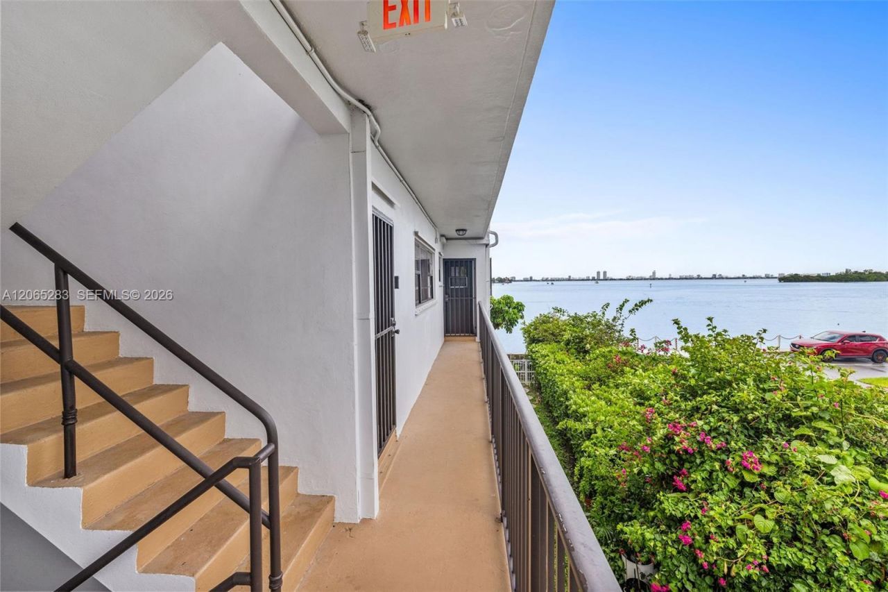 7845 NE Bayshore Ct, Unit 12, Miami, FL 33138 Photo