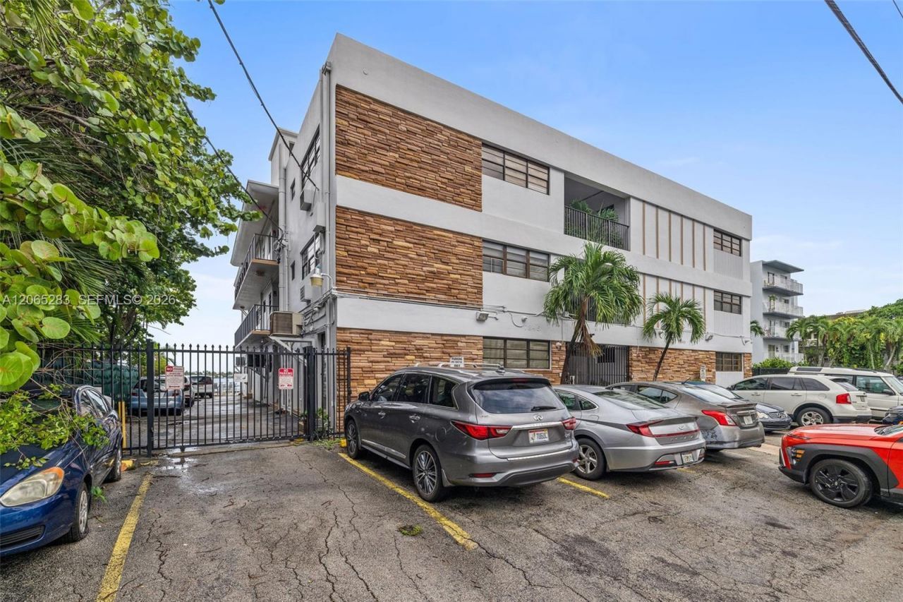 7845 NE Bayshore Ct, Unit 12, Miami, FL 33138 Photo