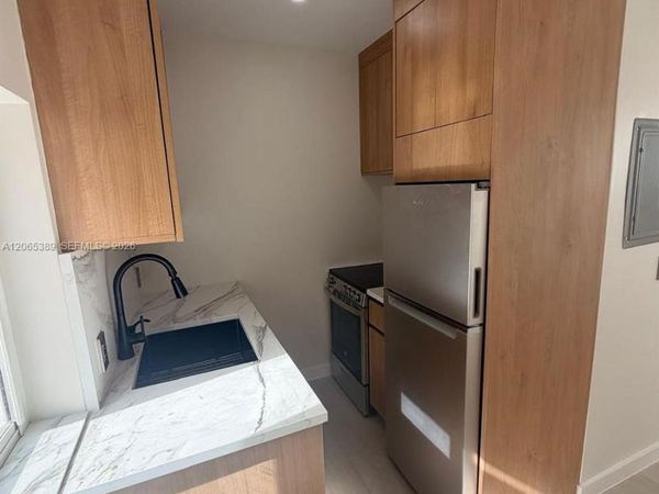 2436 SW 7th St , Unit 10, Miami, FL 33135