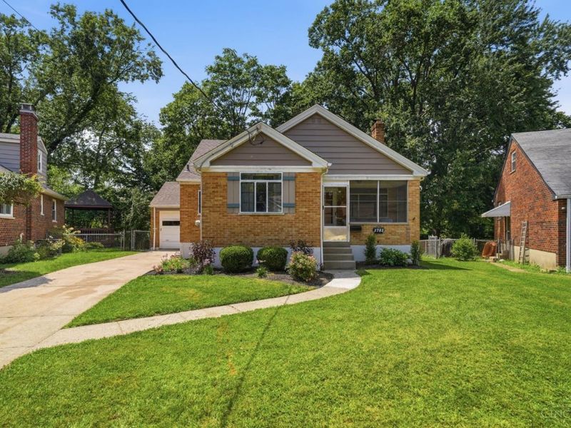 3783 S Broadlawn Circle, Silverton, OH 45236 Photo 1