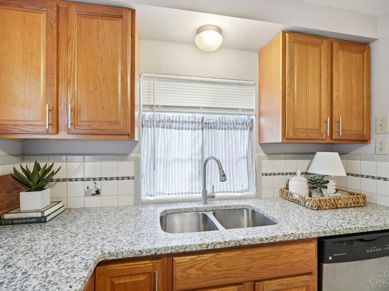 3783 S Broadlawn Circle, Silverton, OH 45236 Photo 14