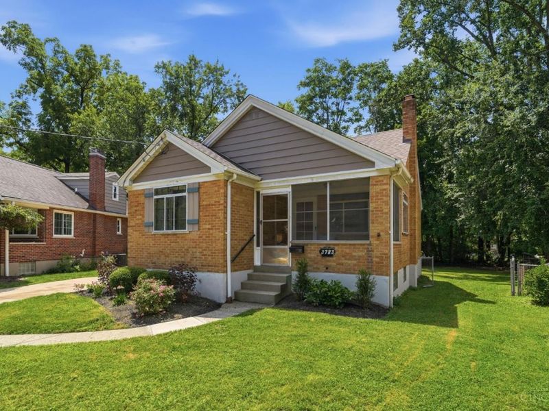 3783 S Broadlawn Circle, Silverton, OH 45236 Photo 2