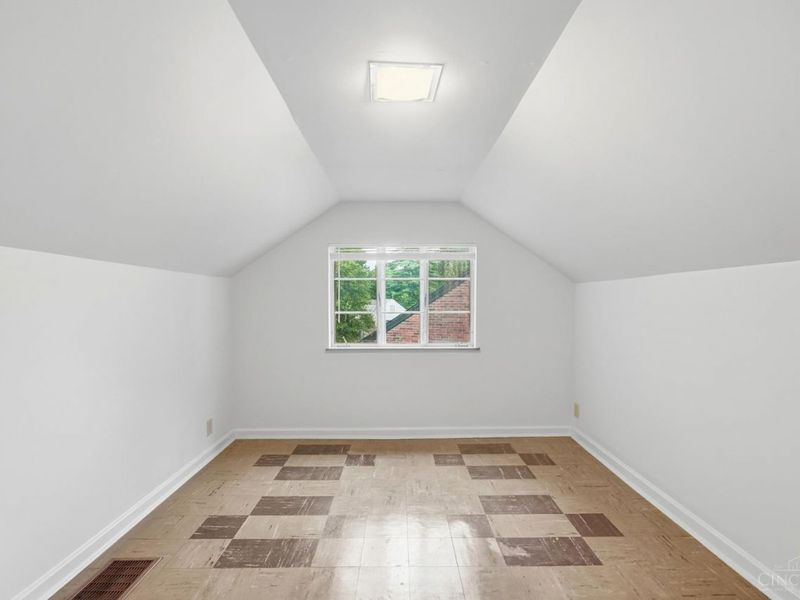 3783 S Broadlawn Circle, Silverton, OH 45236 Photo 21