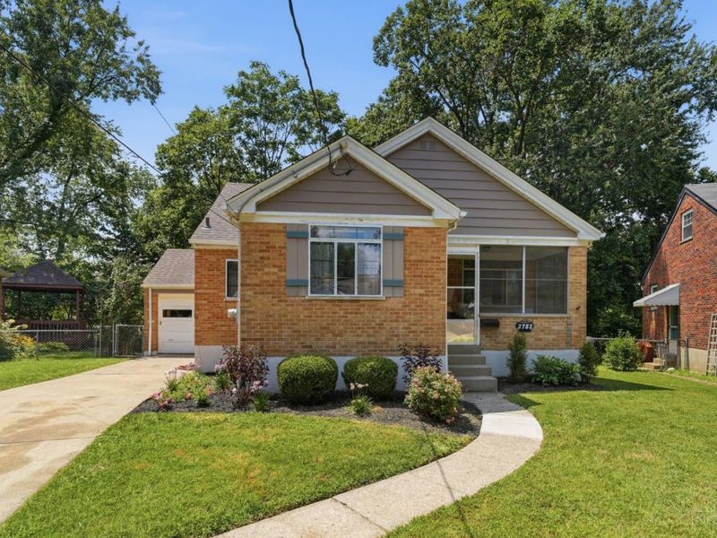 3783 S Broadlawn Circle, Silverton, OH 45236 Photo 3