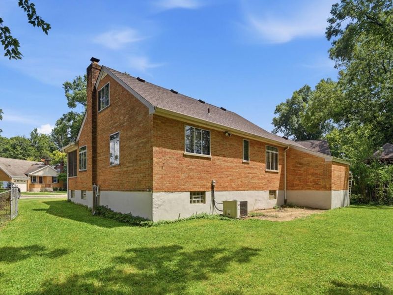 3783 S Broadlawn Circle, Silverton, OH 45236 Photo 31