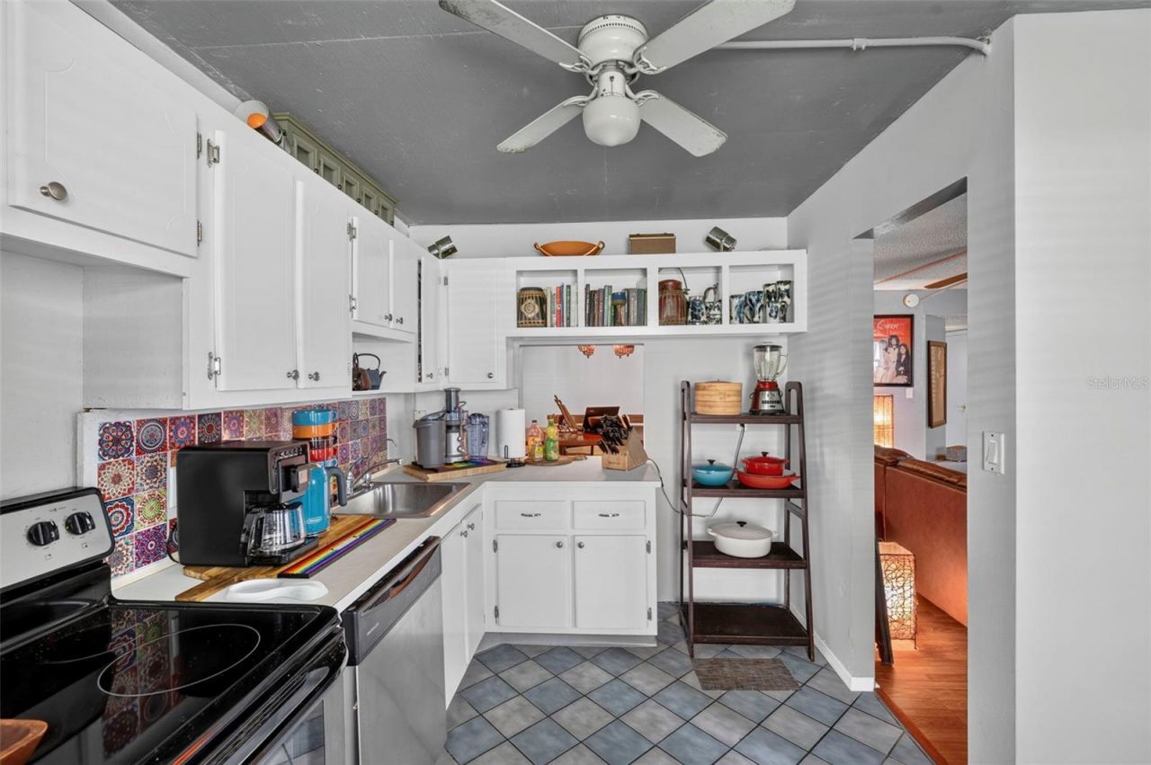6960 20th Avenue N, Unit 105, Saint Petersburg, FL 33710 Photo