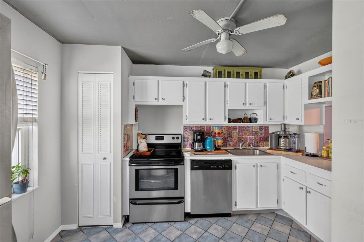 6960 20th Avenue N, Unit 105, Saint Petersburg, FL 33710 Photo