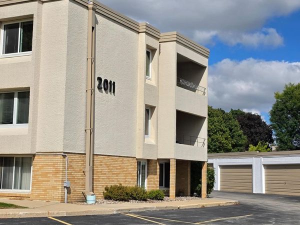 2011 Viking Drive NW, Unit 15, Rochester, MN 55901