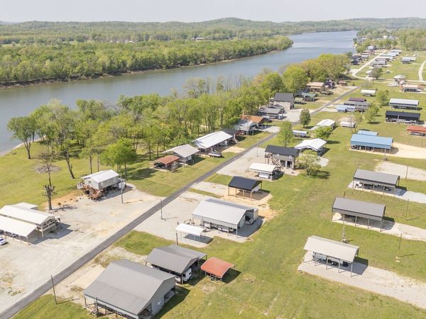 1008 Wc Pickett , Unit 47/48, Clifton, TN 38425
