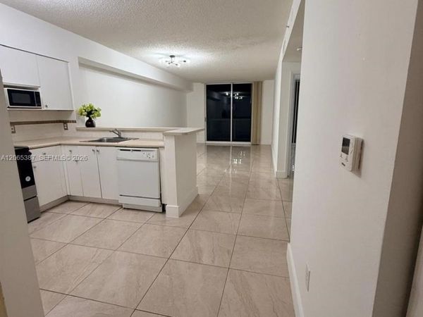 5091 NW 7th St , Unit 1009, Miami, FL 33126