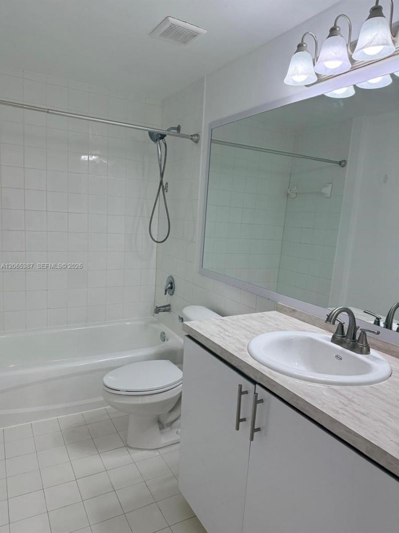 5091 NW 7th St, Unit 1009, Miami, FL 33126 Photo