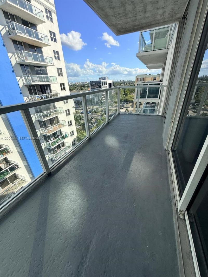 5091 NW 7th St, Unit 1009, Miami, FL 33126 Photo