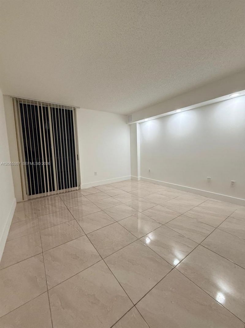 5091 NW 7th St, Unit 1009, Miami, FL 33126 Photo