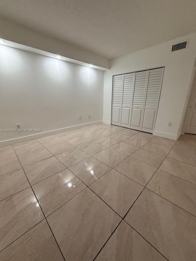 5091 NW 7th St, Unit 1009, Miami, FL 33126 Photo