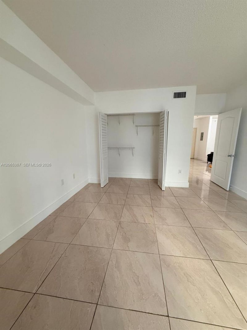 5091 NW 7th St, Unit 1009, Miami, FL 33126 Photo