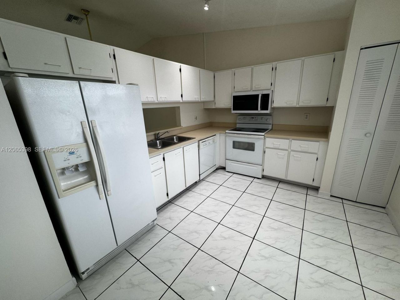 8848 NW 76th Ct, Tamarac, FL 33321 Photo