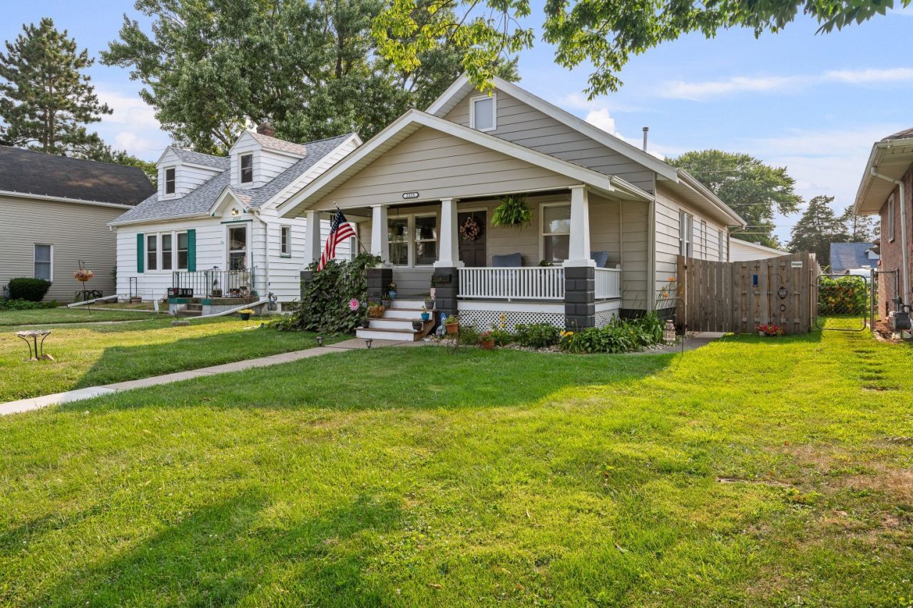 2325 29th Street , Moline, IL 61265 Main Photo